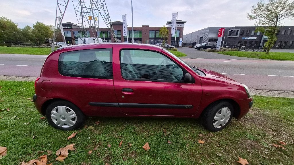 Renault Clio 1.2 16V 3DR 2005 2002 Rood, Stof, 74 pk, 31 €/maand, 4 cilinders