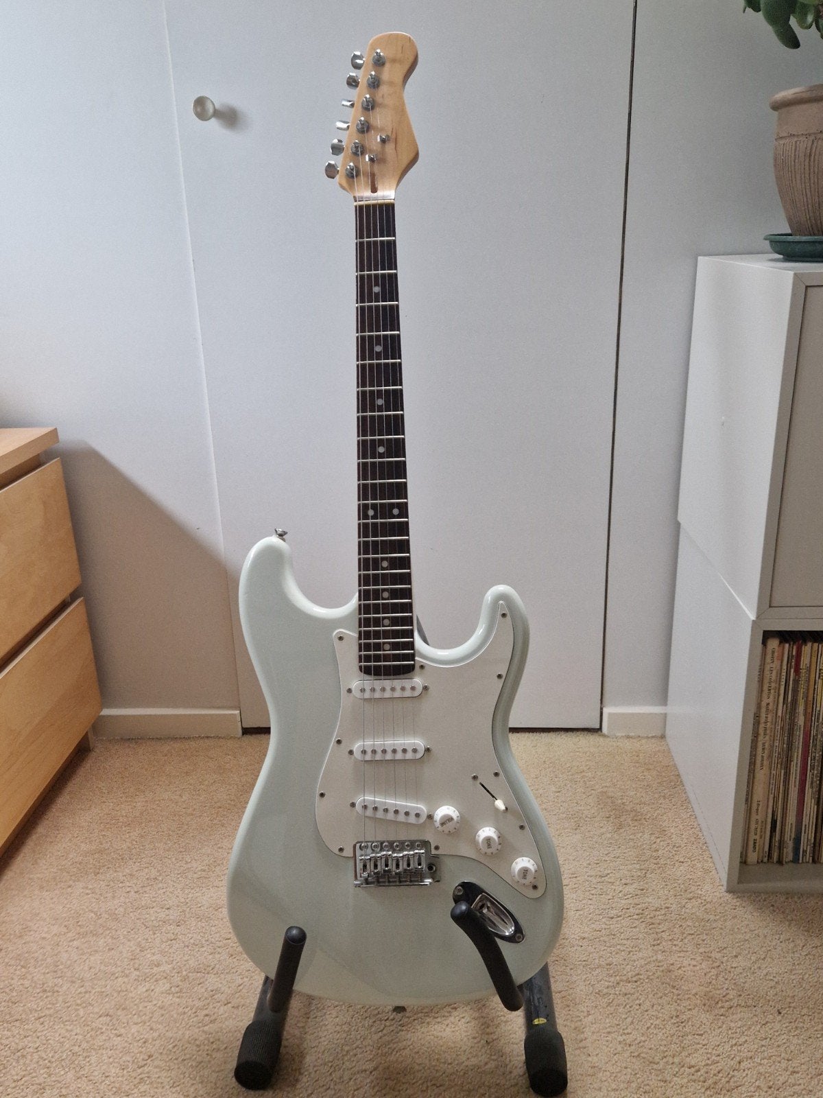 Te koop Stratocaster.deze heeft een mooie blauwe kleur., Ophalen of Verzenden, Zo goed als nieuw, Solid body, Overige merken