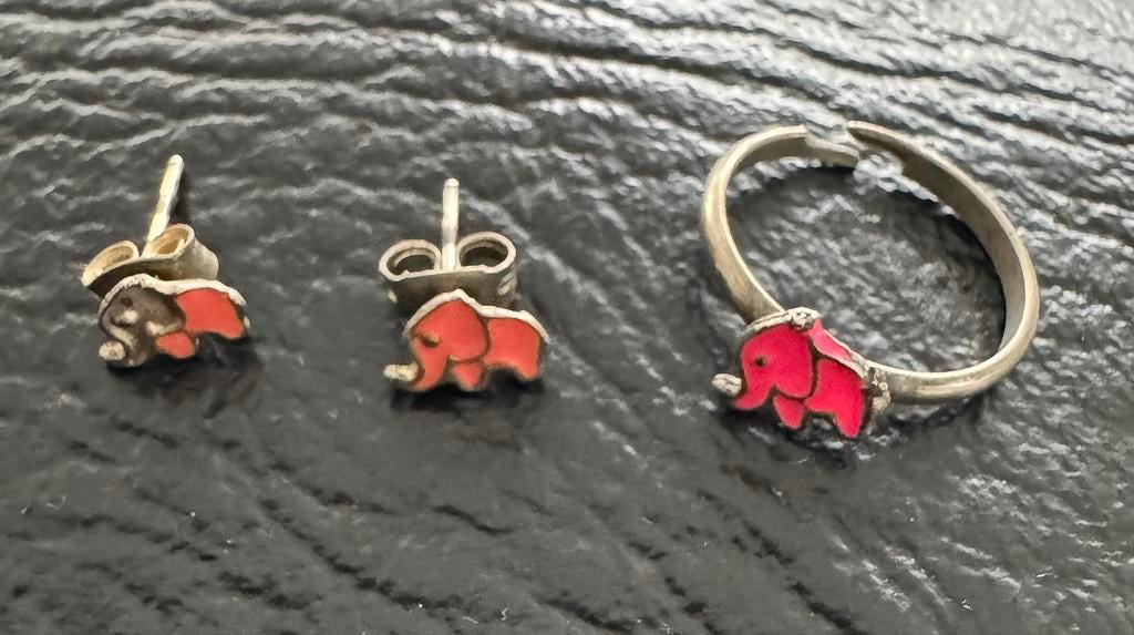 Oude kindersieraden oorbellen + ring roze olifant, Ophalen of Verzenden, Gebruikt, Roze, Overige typen