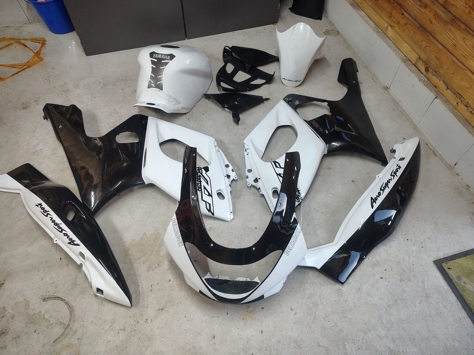 Yamaha Thundercat Aftermarket Kuipset - Wit/Zwart, Ophalen