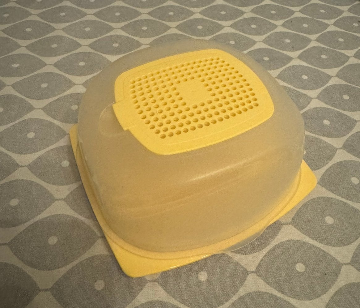 Tupperware kaasstolp / boterstolp geel, Bewaardoos, Geel, Ophalen of Verzenden, Met deksel