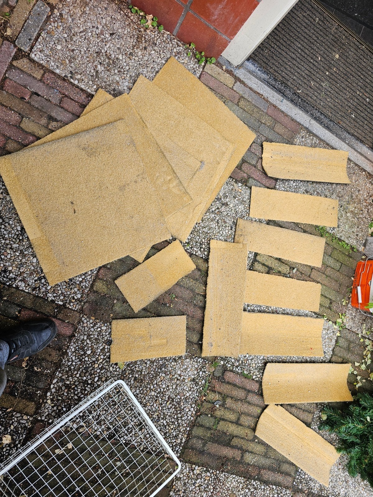 5 tapijttegels 10 losse stroken gratis amstelveen, Ophalen, Gebruikt, 50 tot 100 cm, Bruin