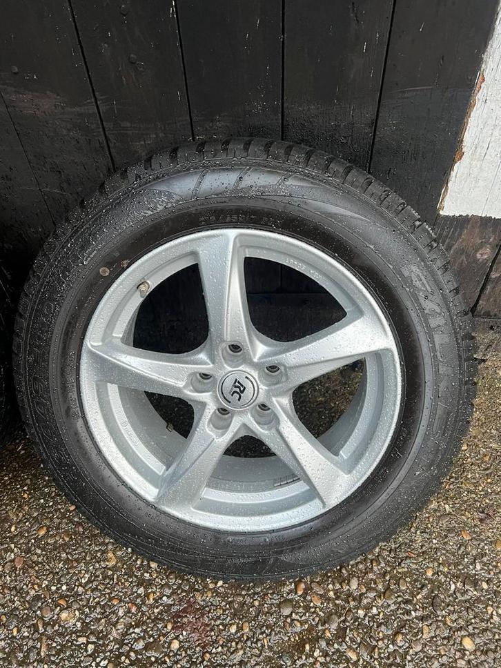 Volkswagen Tiguan touran Caddy maxi Winterbanden 5x112 17?, Auto-onderdelen, Banden en Velgen, Banden en Velgen, Niet ingevuld