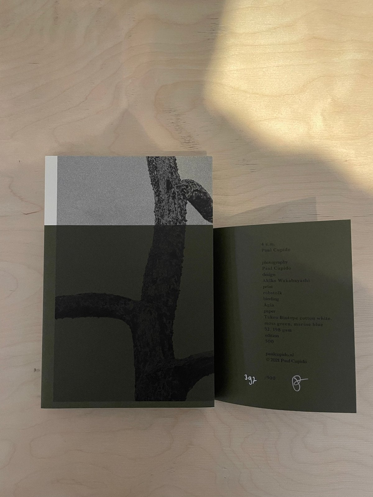 4 a.m. Paul Cupido - Gesigneerd en Genummerd Fotoboek, Ophalen of Verzenden, Zo goed als nieuw, Nederland