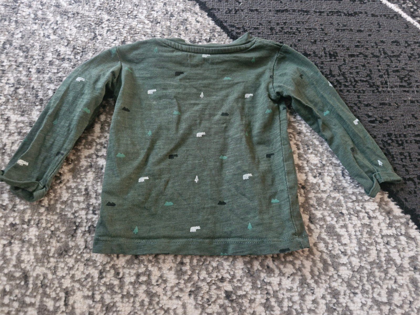 Groen truitje met beren maat 56, Kinderen en Baby's, Babykleding | Maat 56, Onbekend, Ophalen of Verzenden, Zo goed als nieuw
