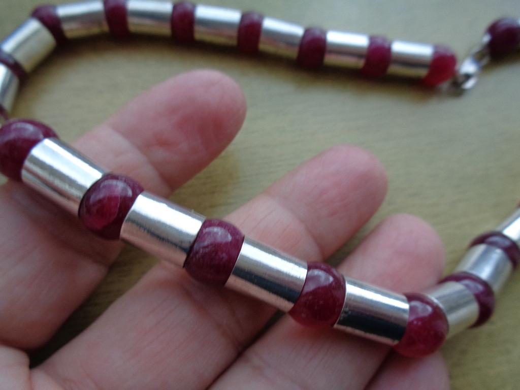 zilveren ketting met wijnrode stenen kralen [397], Verzenden, Zo goed als nieuw, Zilver, Zilver