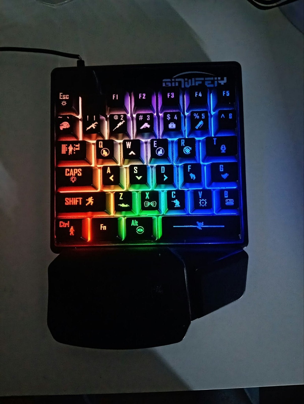 GINWFEIY Gaming Toetsenbord - RGB Verlicht, Bedraad, Computers en Software, GINWFEIY, Ergonomisch, Ophalen of Verzenden, Zo goed als nieuw