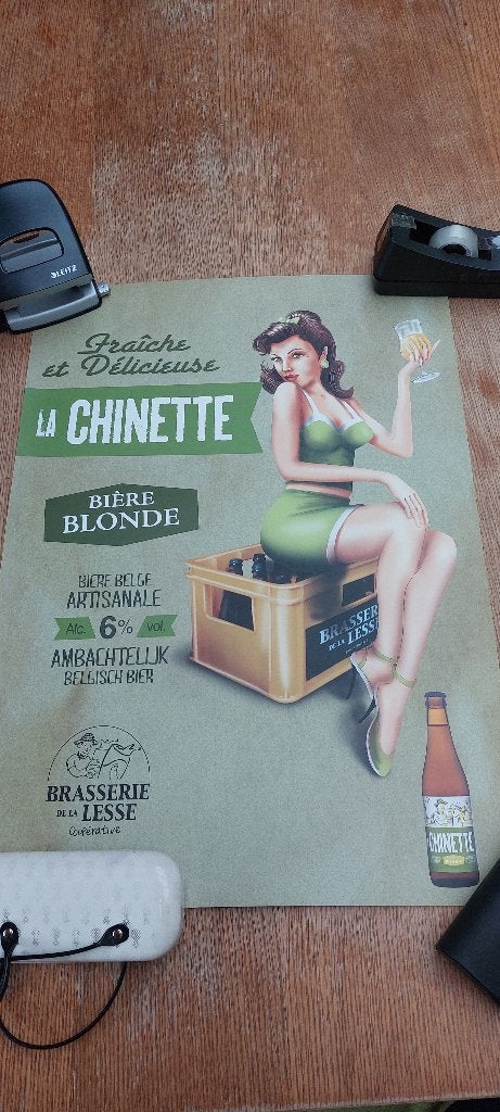 Zeldzame affiche brasserie Lesse bier met pin-up, Ophalen of Verzenden, Nieuw, Reclamebord, Plaat of Schild, Overige merken