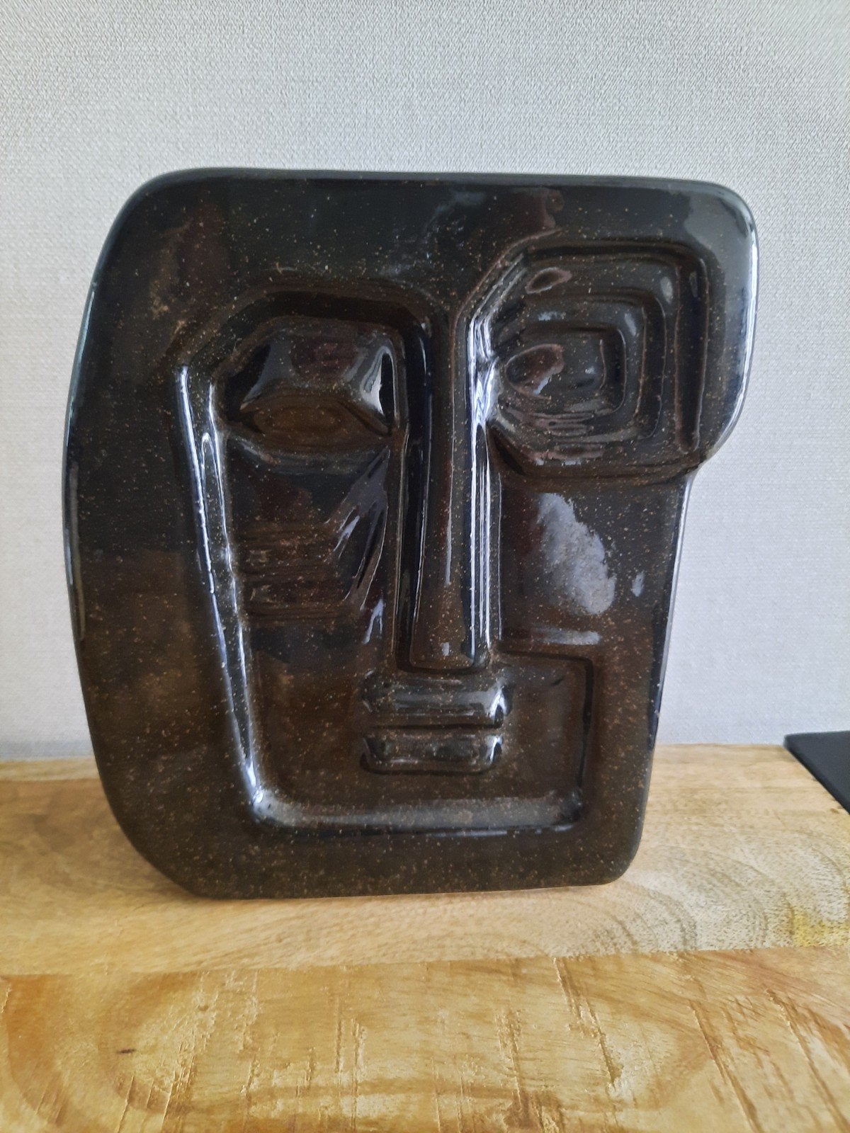Unieke keramische vaas met gezicht, donkerbruin,16x19,5 cm., Antiek en Kunst, Ophalen of Verzenden
