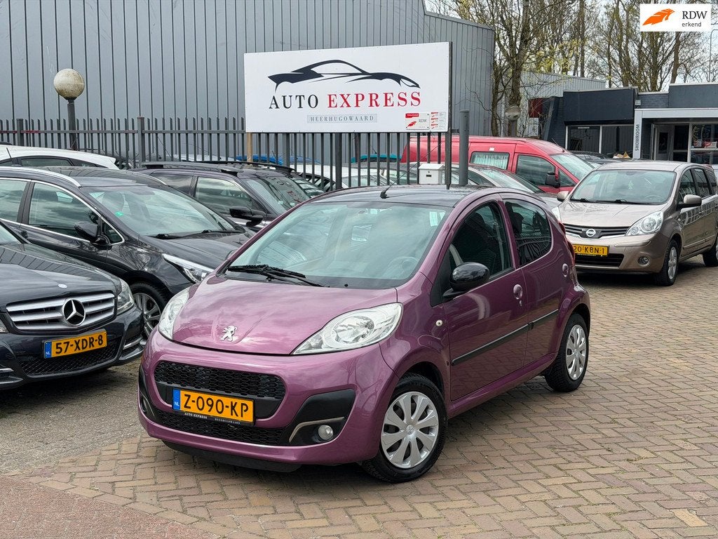 Peugeot 107 1.0 Envy/Navi/Elektrische Raam/Carplay/Nieuw Apk, Auto's, Peugeot, Euro 5, Overige kleuren, 4 stoelen, Bedrijf