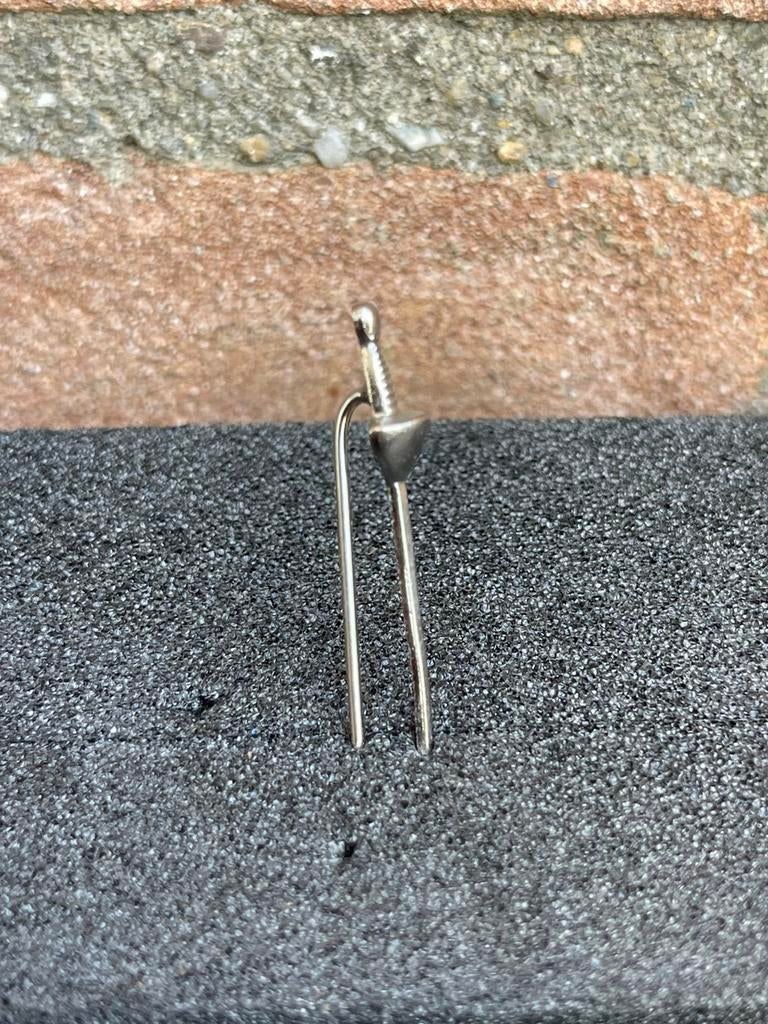 Degen ‘zilver’, Verzamelen, Ophalen of Verzenden, Gebruikt, Sport, Speldje of Pin