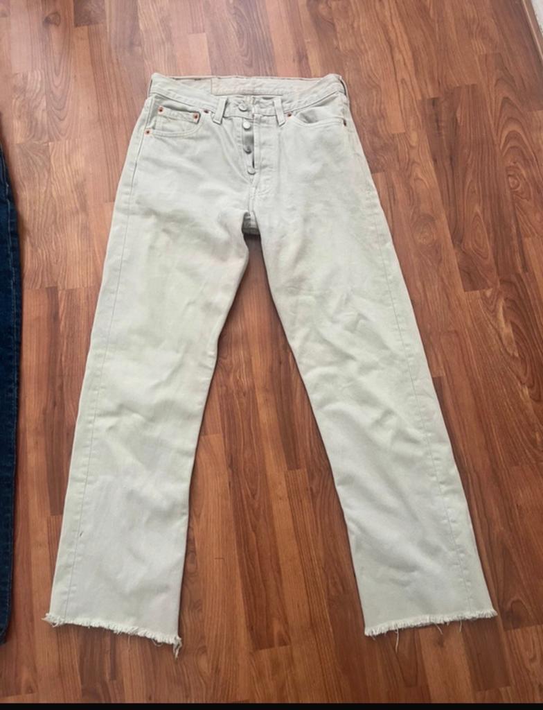Levi's 501 Jeans W28 L32 - Crème/Beige, Ophalen of Verzenden, Zo goed als nieuw, Overige kleuren, W28 - W29 (confectie 36)