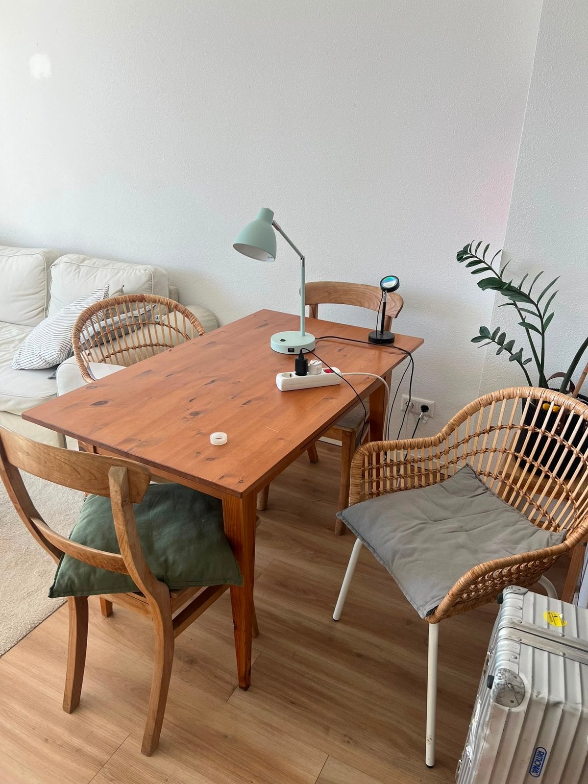 Houten eettafel met 4 stoelen, Ophalen, Gebruikt, 100 tot 150 cm, Tot twee personen