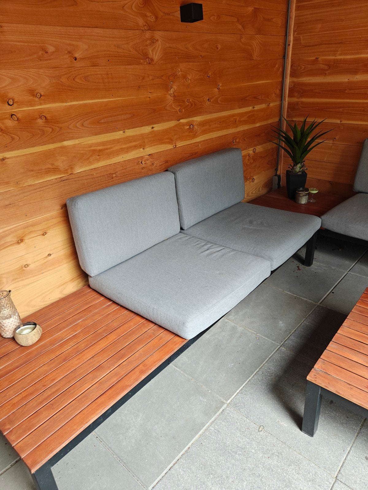 Le Sud loungeset met grijze kussens en bijzettafel, Ophalen, 4 zitplaatsen, Bank, Zo goed als nieuw