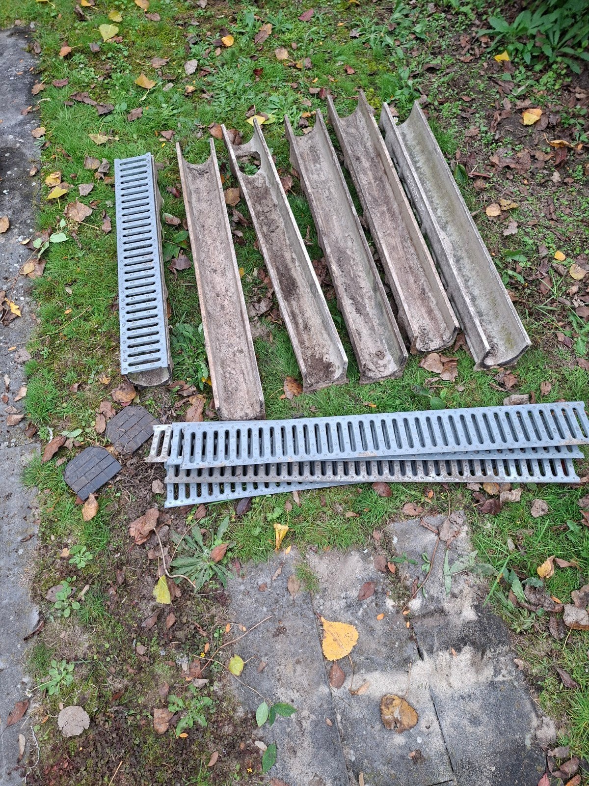 Afvoergoot of lijngoot met verzinkt rooster, Ophalen, Afvoer, Gebruikt, 4 tot 6 meter