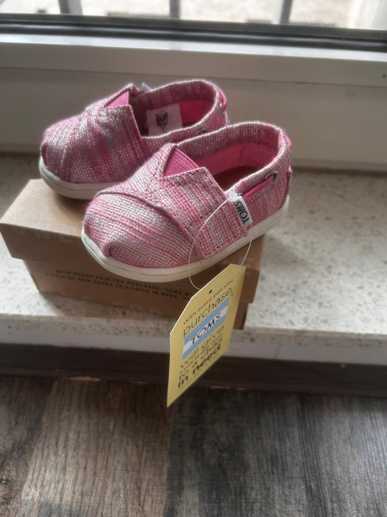 Toms baby schoentjes, Kinderen en Baby's, Babykleding | Schoentjes en Sokjes, Schoentjes, Meisje, Nieuw, Ophalen of Verzenden