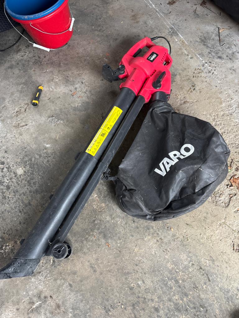 Varo Bladblazer met stekker en opvangzak, Ophalen, Gebruikt, Handgedragen, Met opvangzak