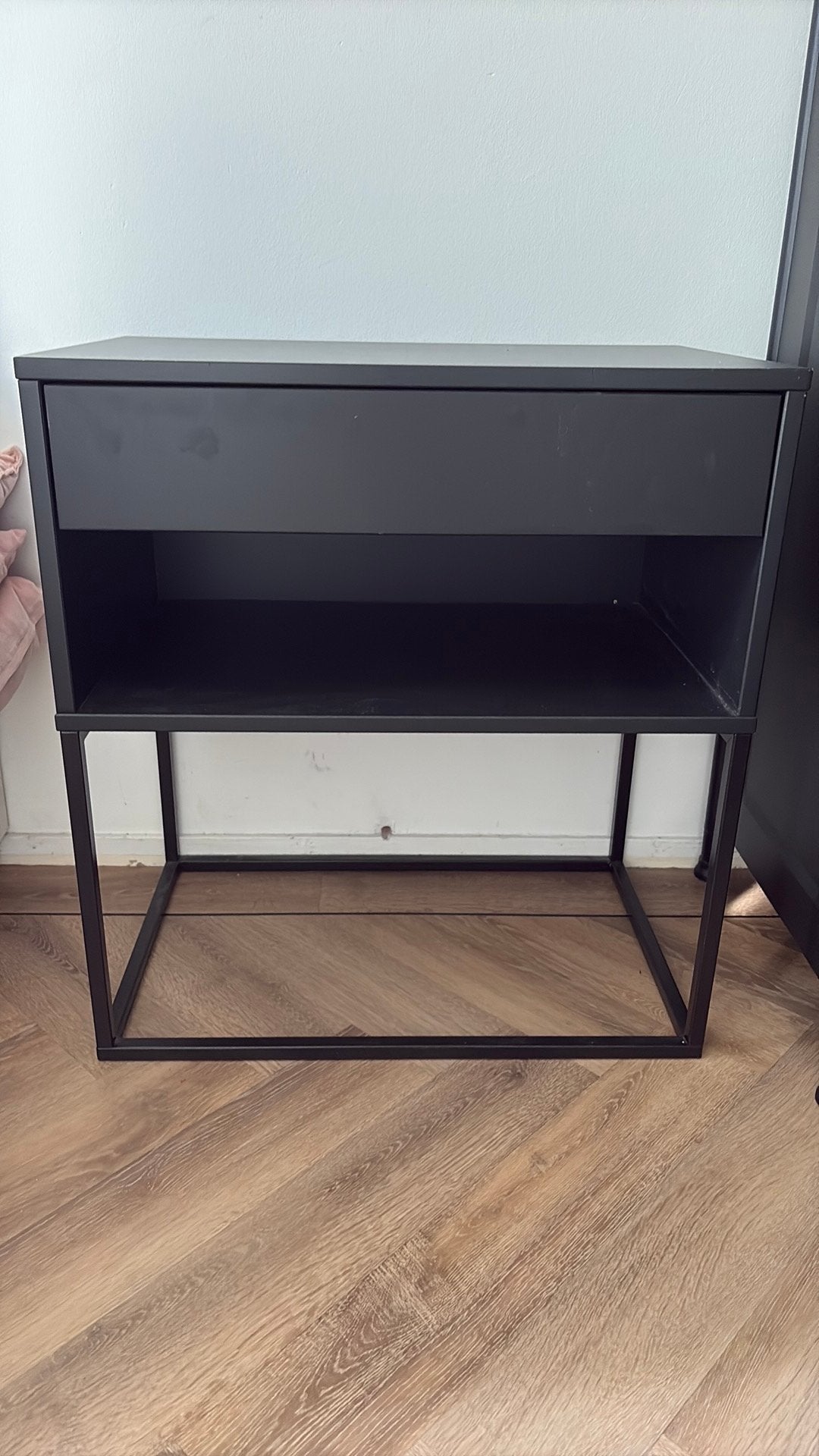 Nachtkastje ikea zwart, Huis en Inrichting, Slaapkamer | Nachtkastjes, Ophalen, Zo goed als nieuw, Minder dan 45 cm, 55 tot 70 cm