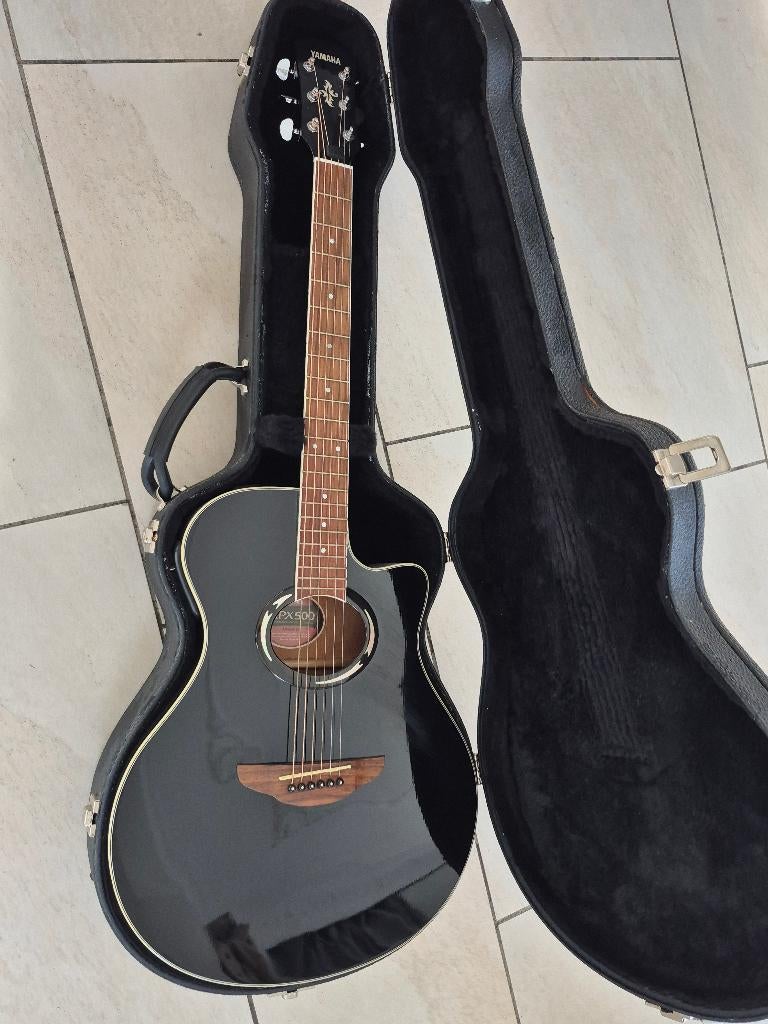 Yamaha APX500 semi akoestisch /elektrisch gitaar inc. koffer, Muziek en Instrumenten, Snaarinstrumenten | Gitaren | Akoestisch