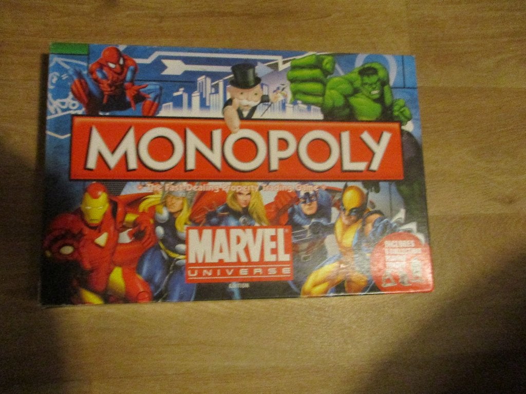 bordspel zgan Monopoly Marvel Universe Monopolie, Hobby en Vrije tijd, Een of twee spelers, Ophalen of Verzenden, Zo goed als nieuw