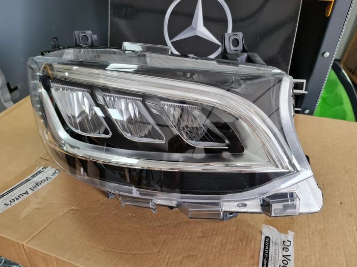 Koplamp rechts van een Mercedes Sprinter, Auto-onderdelen, -, Nieuw, Ophalen of Verzenden, -