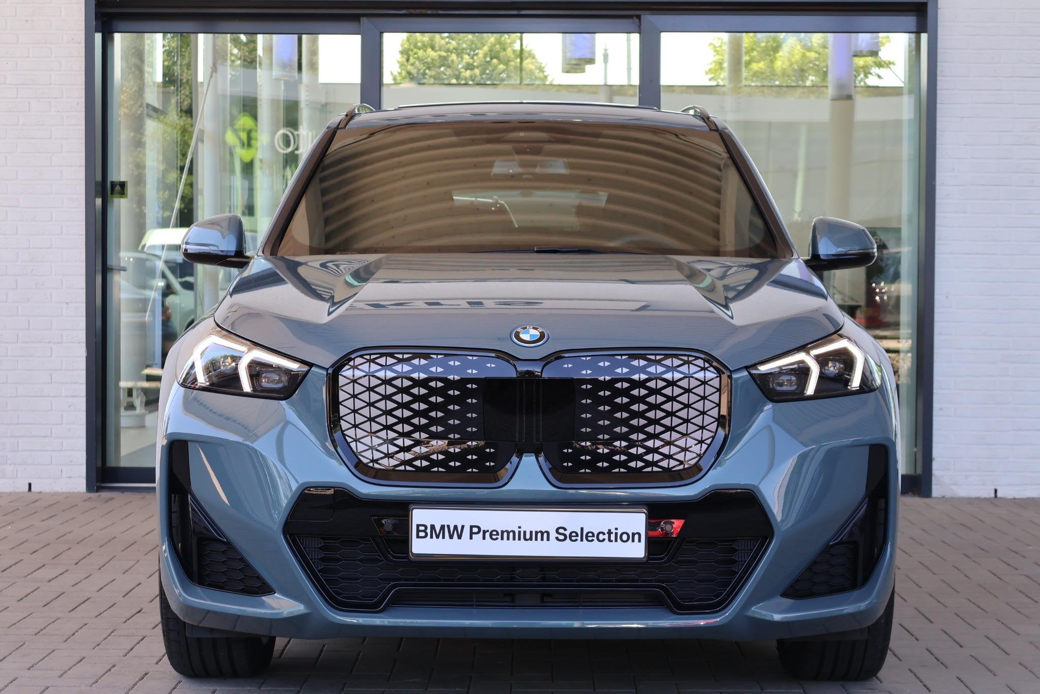 BMW iX1 eDrive20 67 kWh M Sport Edition | M Sport Pro | Harm, Auto's, BMW, 514 km, Met garantie (alle), 204 pk, SUV of Terreinwagen