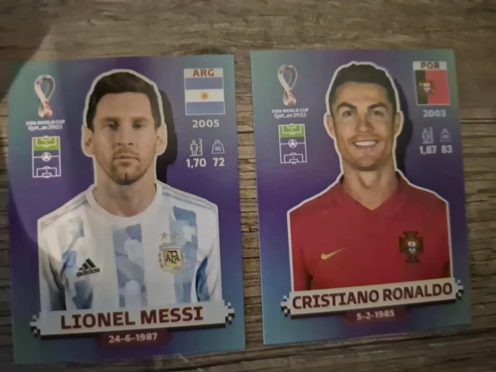 Panini Worldcup 2022 stickers Messi en Ronaldo, Verzenden, Meerdere stickers