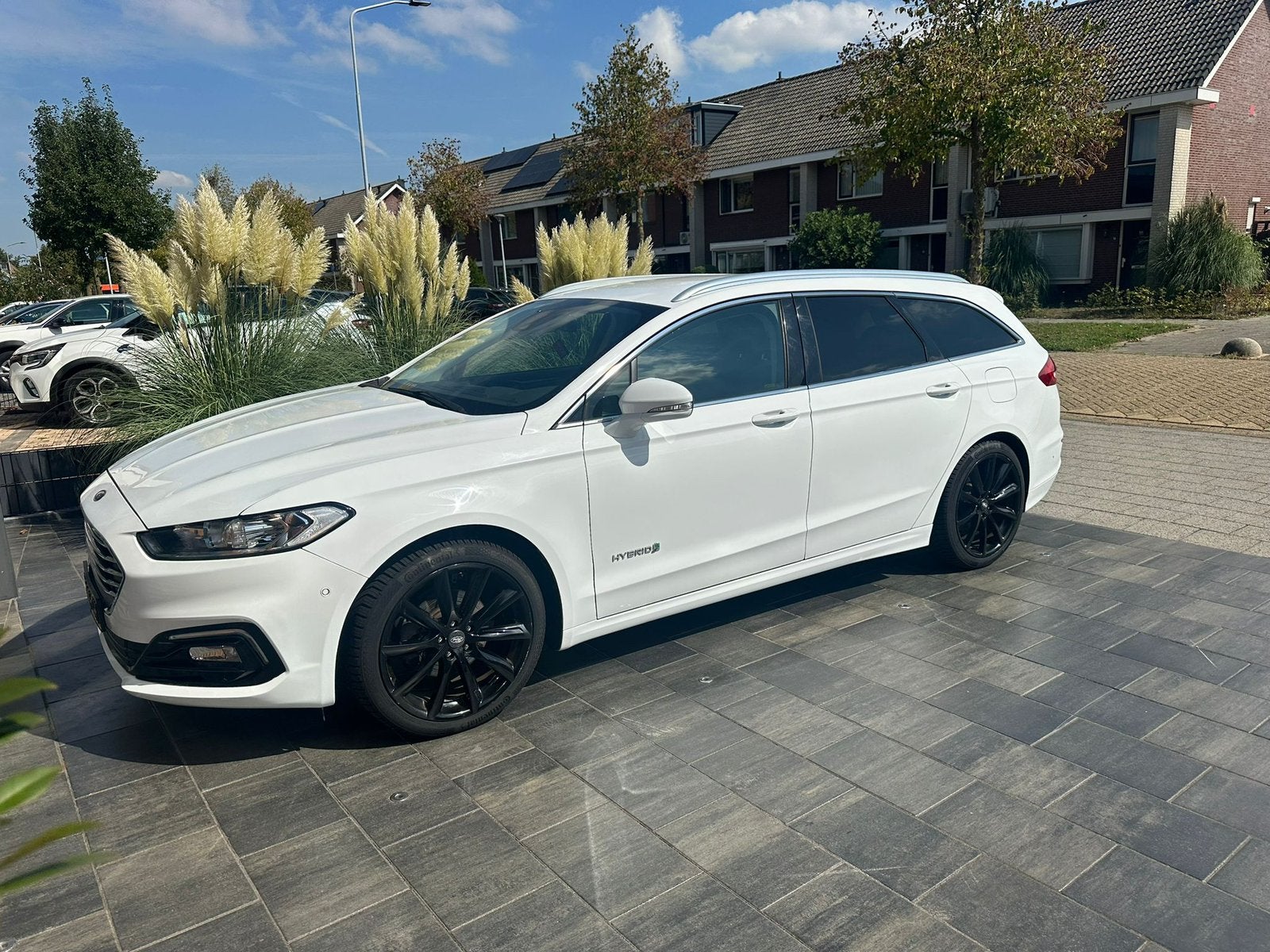 Ford Mondeo 2.0 HEV 187pk Ecvt 2019 Wit, 4 cilinders, Mondeo, Alcantara, 93 €/maand