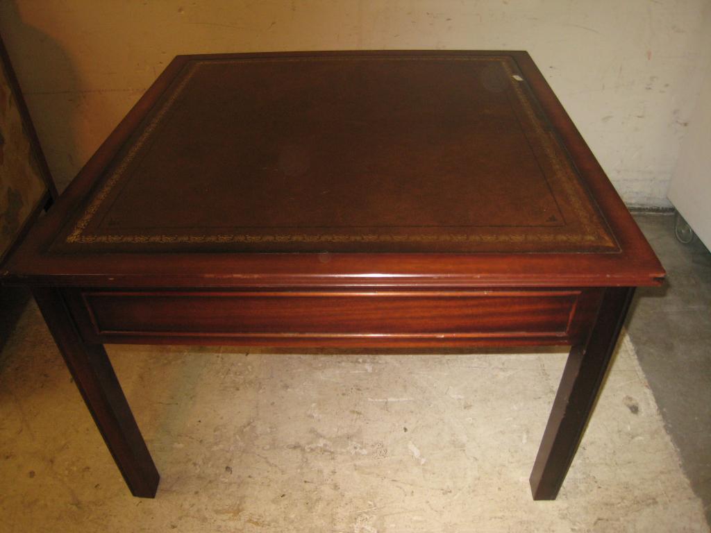 Klassiek Engelse salontafel met leren blad, Niet ingevuld, Gebruikt, Niet ingevuld, Niet ingevuld