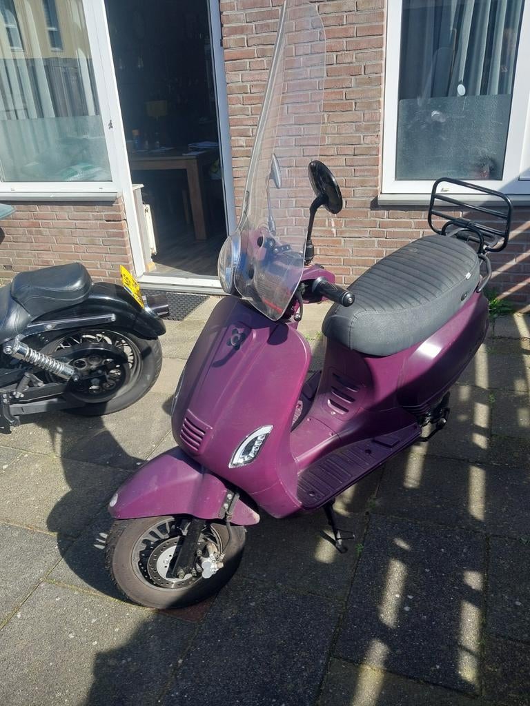 Mooie scooter uit 2018, weinig kilometers, geen schade, Fietsen en Brommers, Ophalen of Verzenden