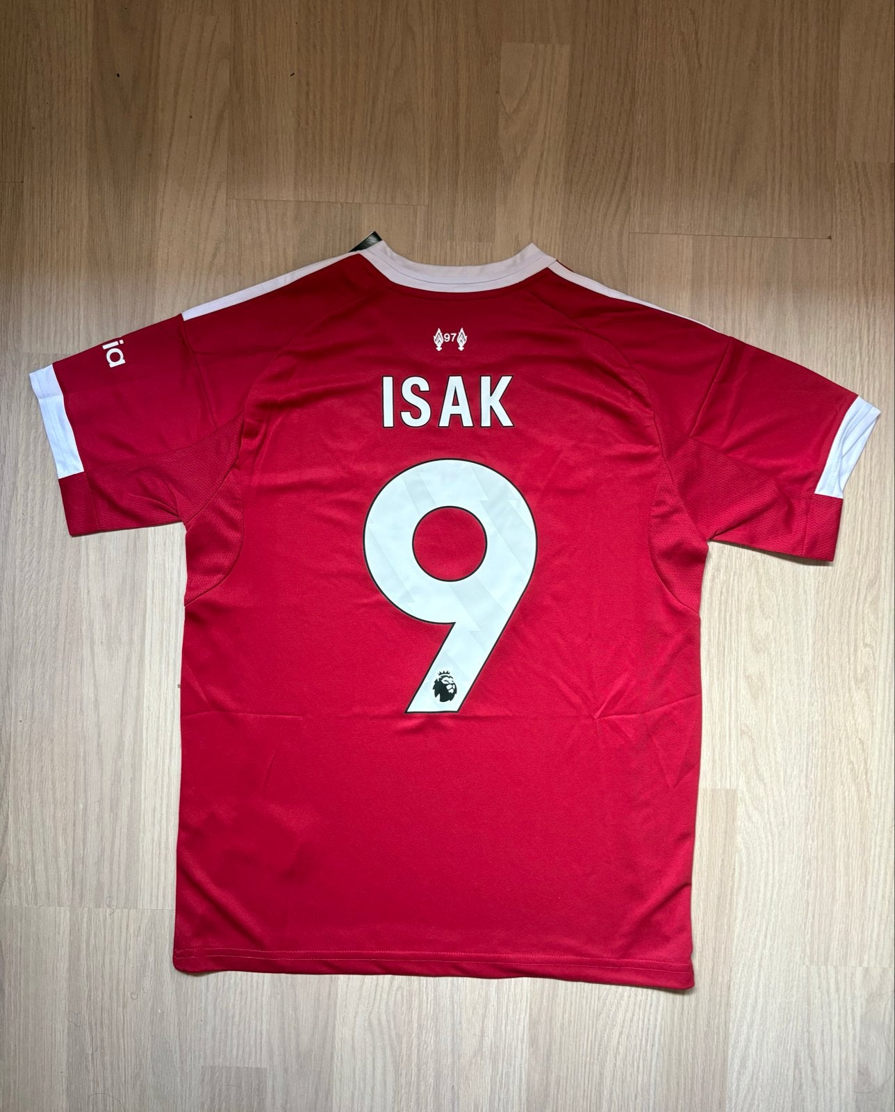 Isak Liverpool Shirt - Nieuw! Maten S en M beschikbaar, Nieuw, Ophalen of Verzenden, Voetbal, Rood