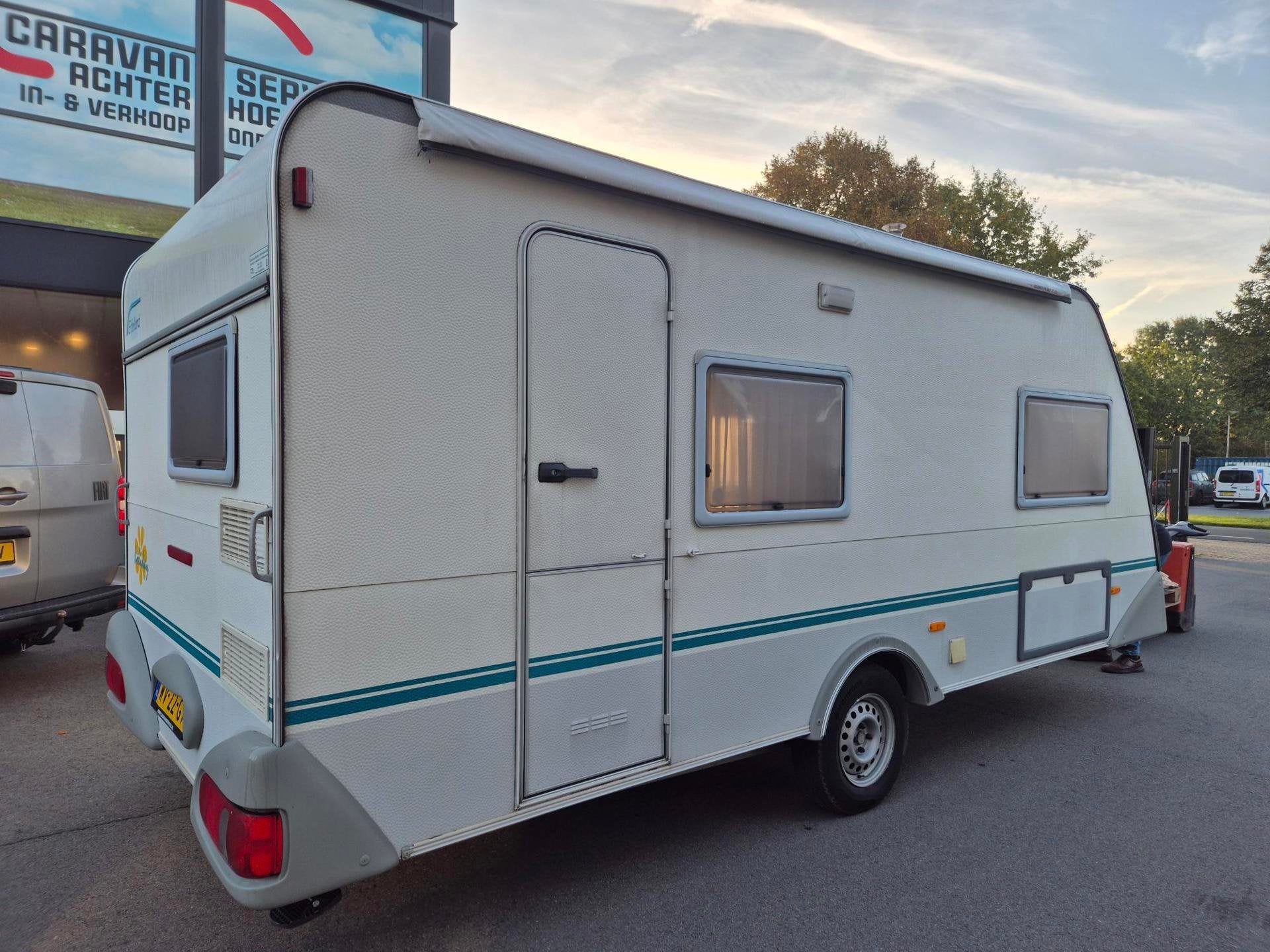 Eifelland 490 Holiday, 2e eig. met zakluifel en zijwand, Caravans en Kamperen, Bedrijf, Treinzit, 750 - 1000 kg, Eifelland