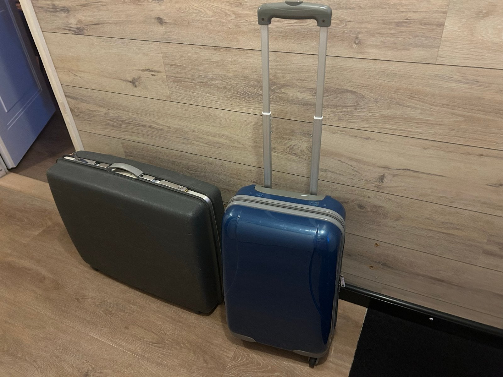Samsonite Koffer en Blauwe Handbagage Koffer, Sieraden, Tassen en Uiterlijk, Koffers, Ophalen, Gebruikt, 50 tot 60 cm, Hard kunststof