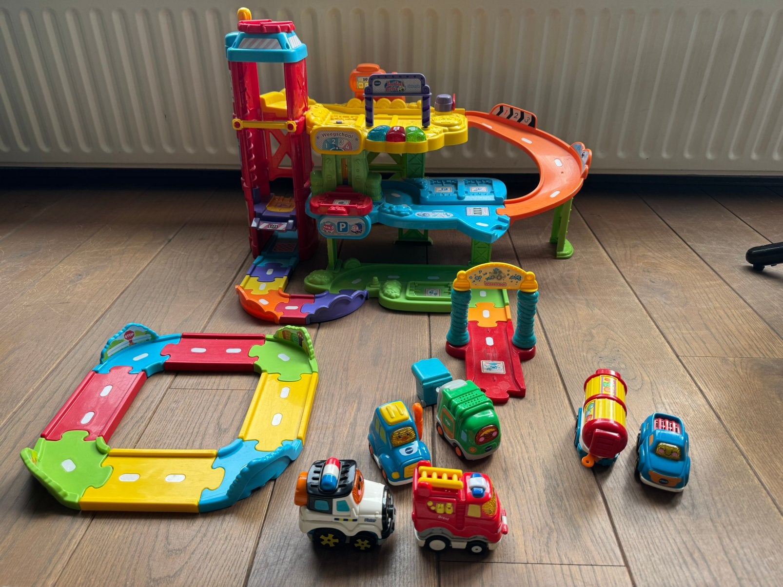 Toet toet autogarage met extra’s, Kinderen en Baby's, Ophalen, Gebruikt, 2 tot 4 jaar