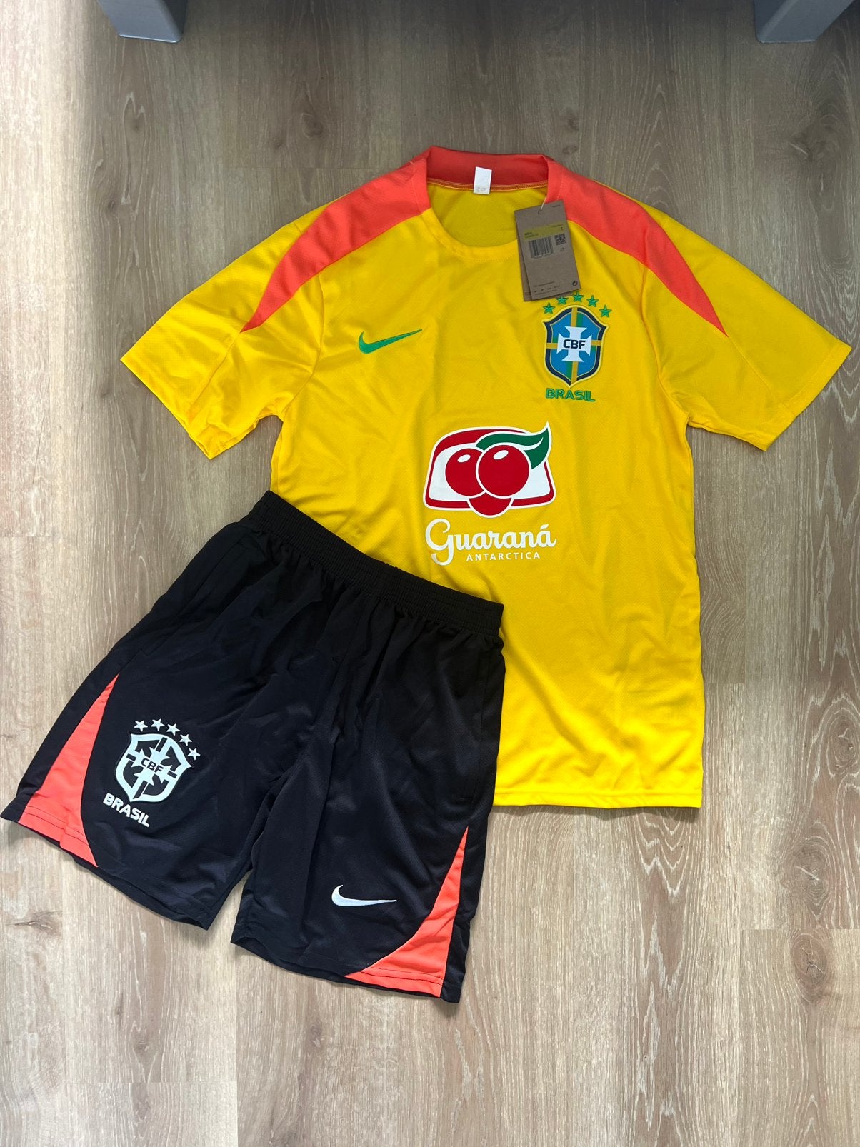 Brazilië trainingsset Nike geel  Maat S, Geel, Nieuw, Ophalen of Verzenden, Nike