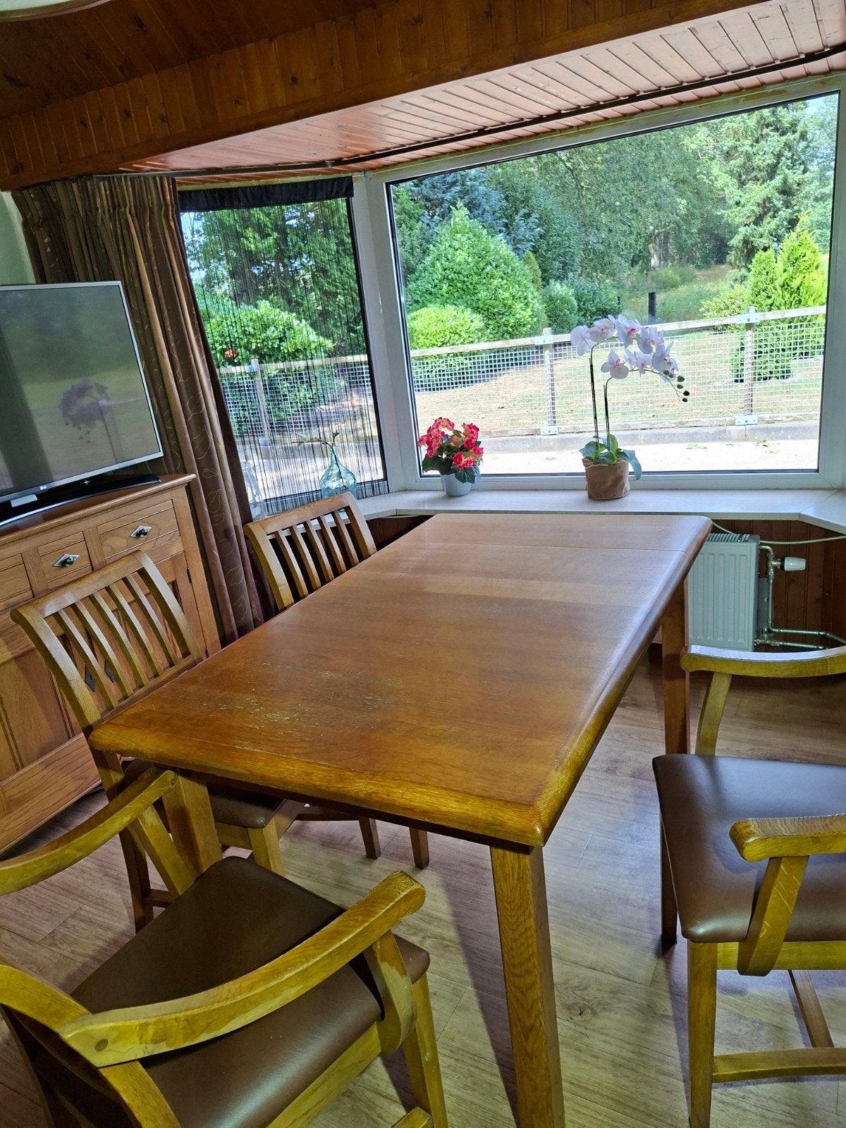 Eettafel+ stoelen, Ophalen, Gebruikt, 4 tot 6 stoelen