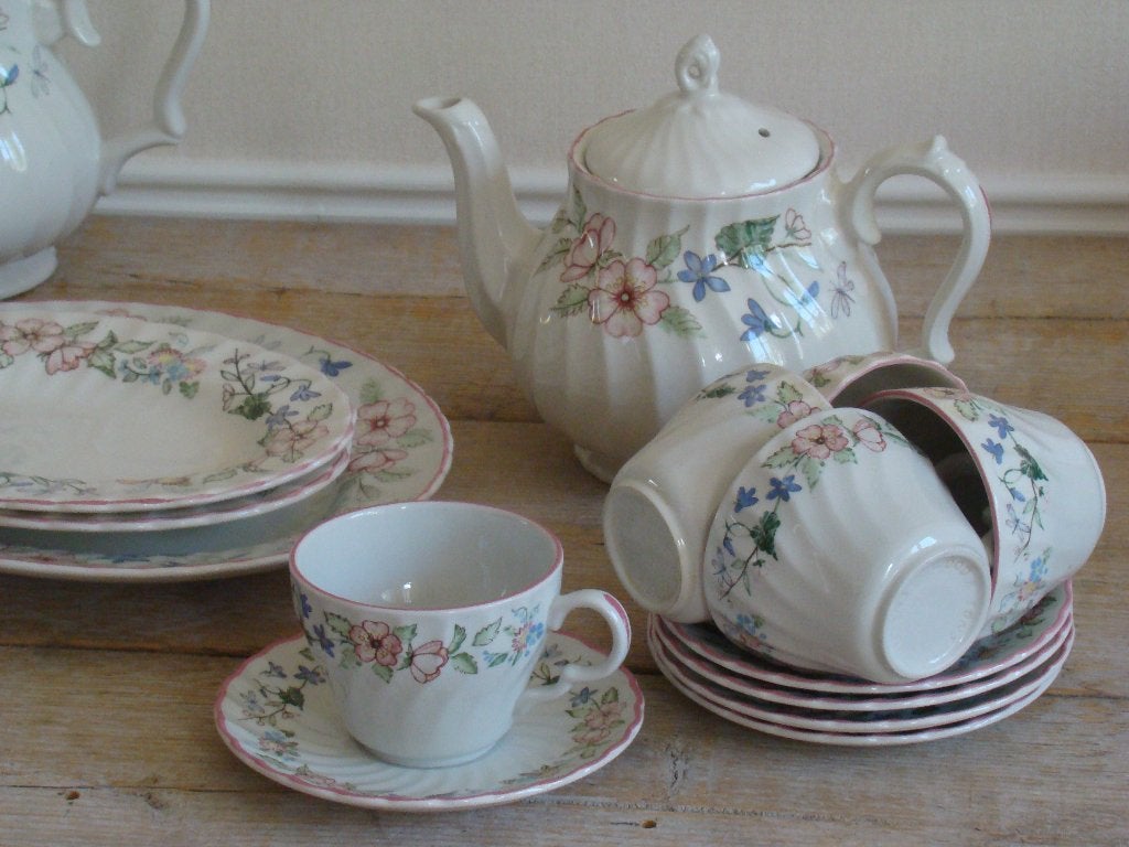 Servies, Wood & Sons SPRING FIELDS by Jenny Rhodes, gaaf