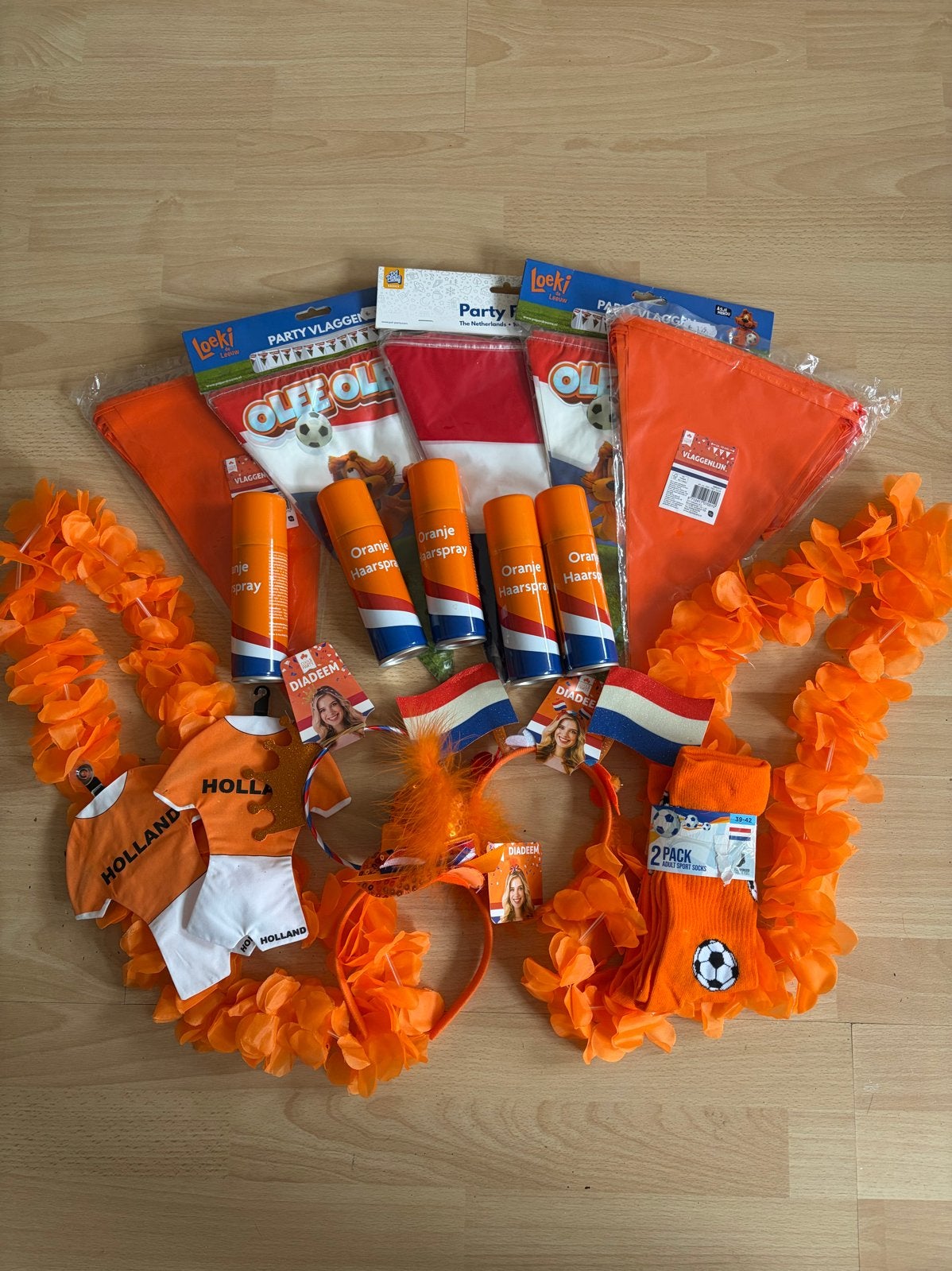 Groot Oranje Feestpakket: Vlaggen, Haarspray, Kettingen & Me, Ophalen of Verzenden, Nieuw, Feestartikel, Oranje of Koningsdag