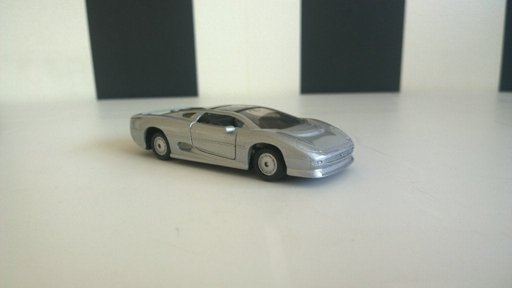 Maisto Jaguar XJ220, Schaal 1/40, Ophalen, Gebruikt, Auto