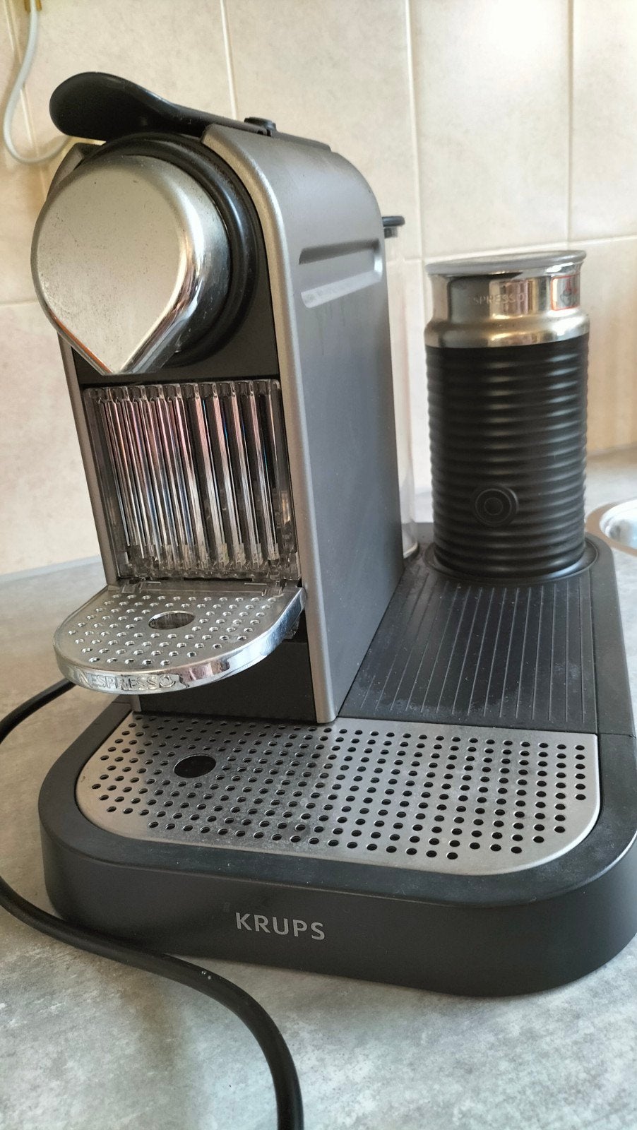 Krups Nespresso Inissia met Aeroccino 3 melkopschuimer, Witgoed en Apparatuur, Ophalen, Espresso apparaat, Zo goed als nieuw, Koffiepads en cups