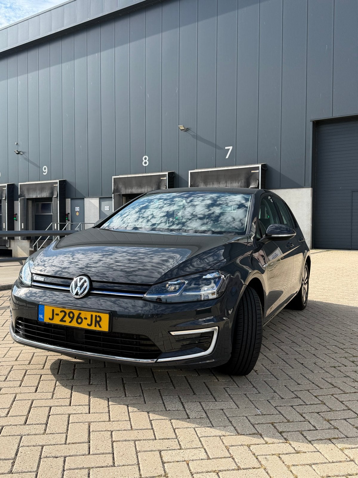 Volkswagen E-Golf 136pk 2020 Grijs, Auto's, Volkswagen, 0 kg, Origineel Nederlands, Elektrisch, Parkeersensor