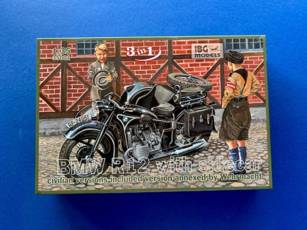 IBG	35001	BMW R12 with sidecar 	1/35, Verzenden, 1:32 tot 1:50, Nieuw, Italeri