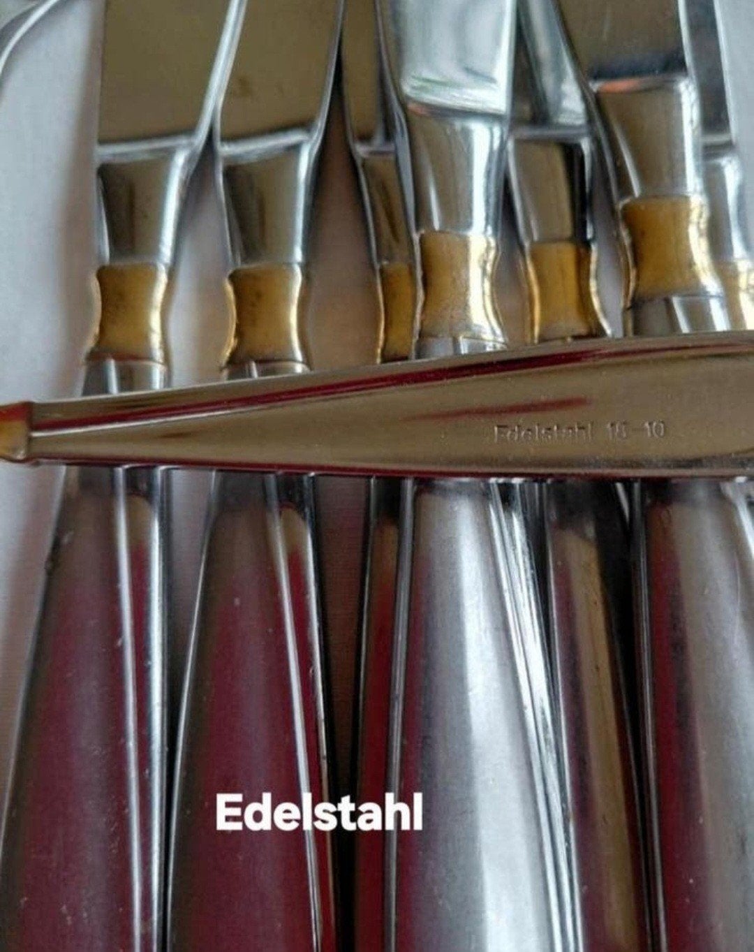 Edelstaal Edelsthal bestek gouden detailles 2 soorten metaal, Huis en Inrichting, Keuken | Bestek, Ophalen of Verzenden, Rvs of Chroom