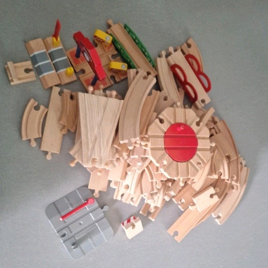 Zeer complete houten treinbaan met accessoires, Ophalen