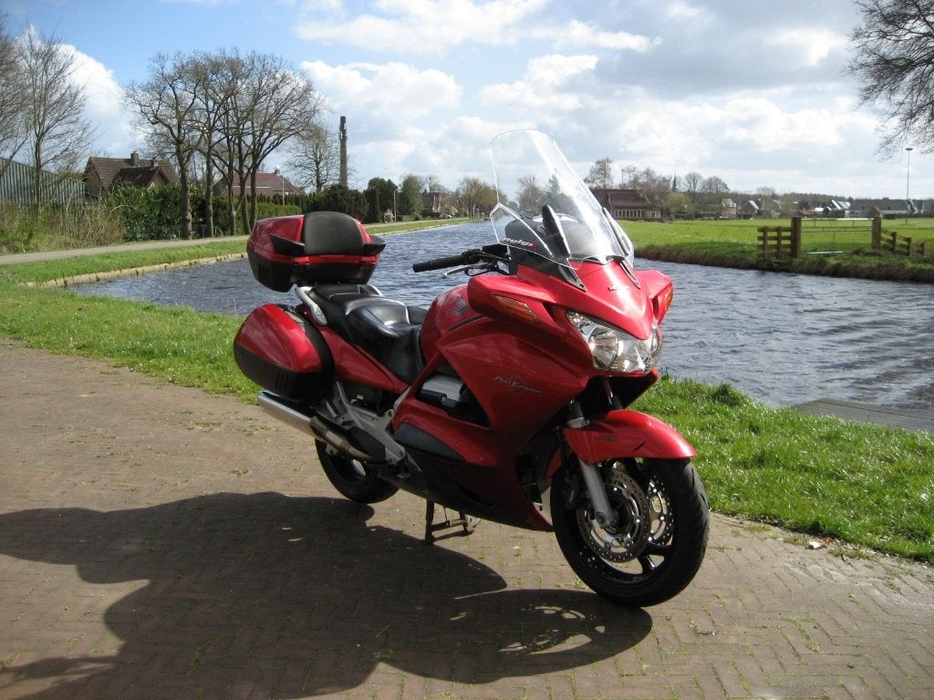 2x Pan European ST1100 en 1300, Motoren, Motoren | Honda, Occasion, 4 cilinders, Cardan-aandrijving, Particulier