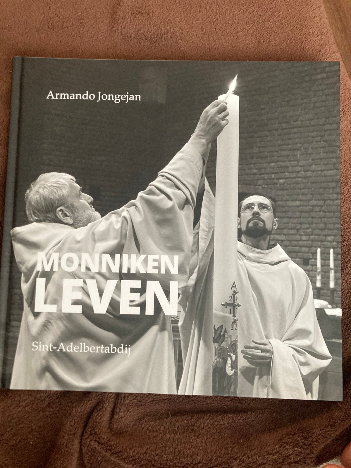 Monnikenleven - Armando Jongejan - Sint-Adelbertabdij, Boeken, Ophalen of Verzenden, Zo goed als nieuw, Fotografen