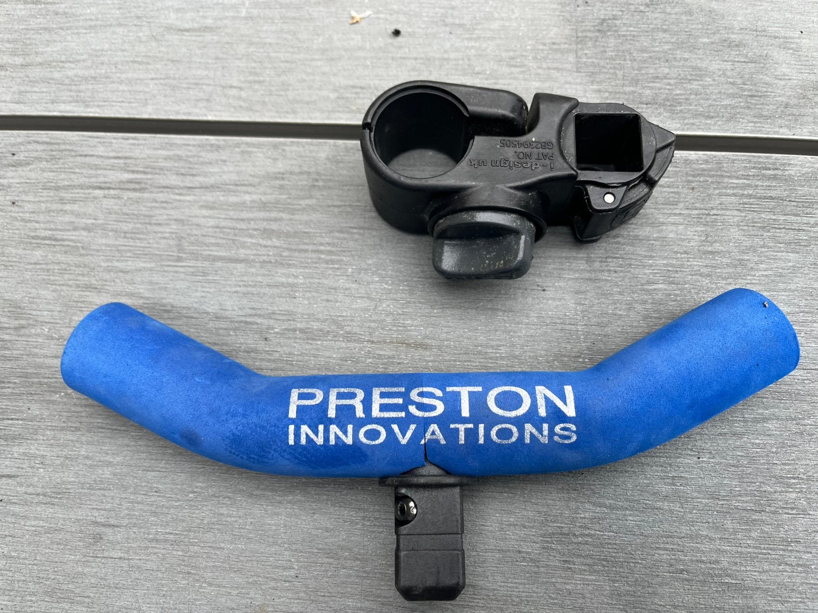 Preston hengelsteun met snaplock bevestiging tot 30 mm poot, Watersport en Boten, Hengelsport | Witvissen, Ophalen of Verzenden