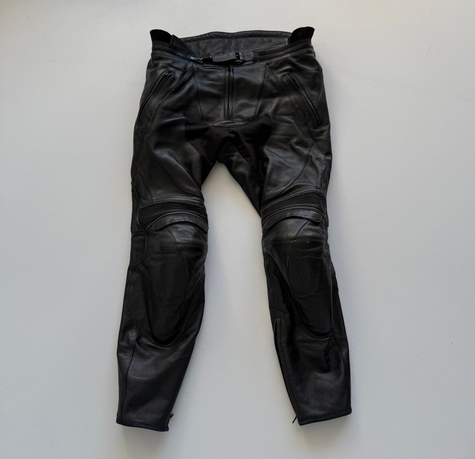 Triumph Lederen Motorboek | Maat 38/48, Motoren, Kleding | Motorkleding, Ophalen of Verzenden, Tweedehands, Kinderen, Broek | leer