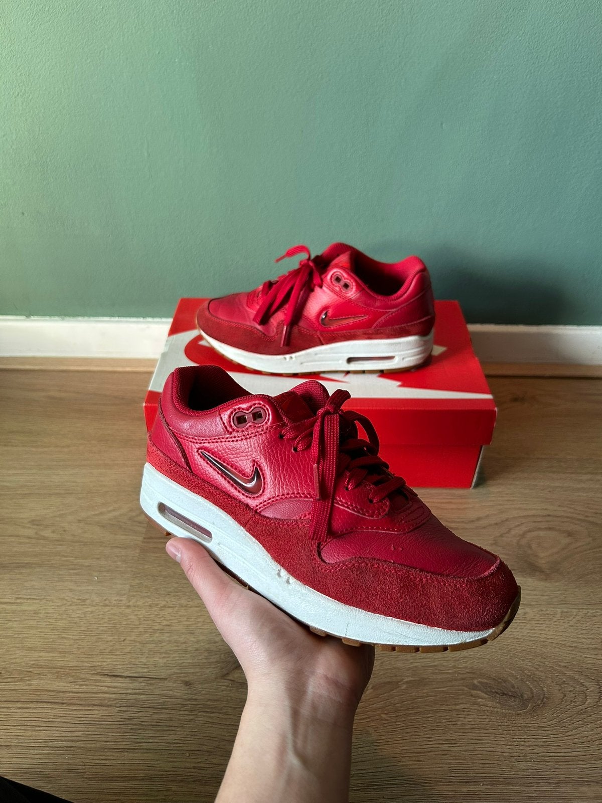Nike Air Max 1 Jewel ‘Gym Red’ - maat 36.5, Ophalen of Verzenden, Sneakers of Gympen, Gedragen, Rood