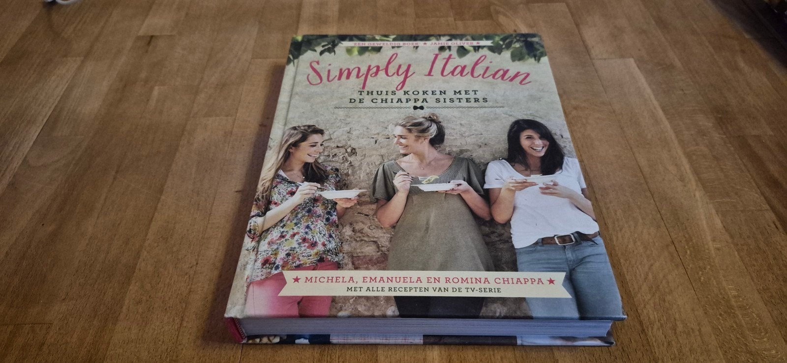 Simply Italian: Thuis koken met de Chiappa Sisters, Boeken, Kookboeken, Italië, Hoofdgerechten, Ophalen of Verzenden, Zo goed als nieuw